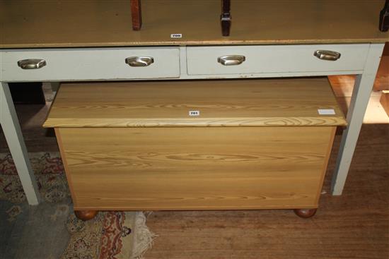 Blanket box